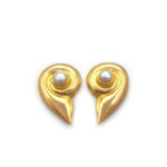 Stud Earrings with Pearls of Gold Plated Silver