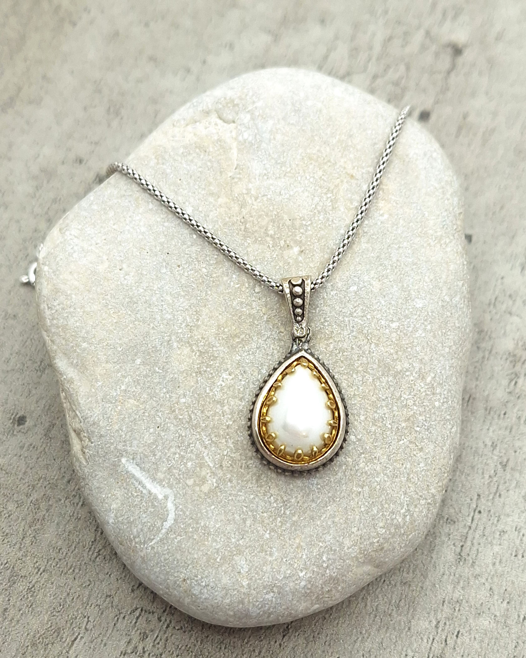 Byzantine pendant with mother of pearl and silver 925 Byzantine pendant with mother of pearl and silver 925