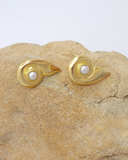 Stud Earrings with Pearls of Gold Plated Silver