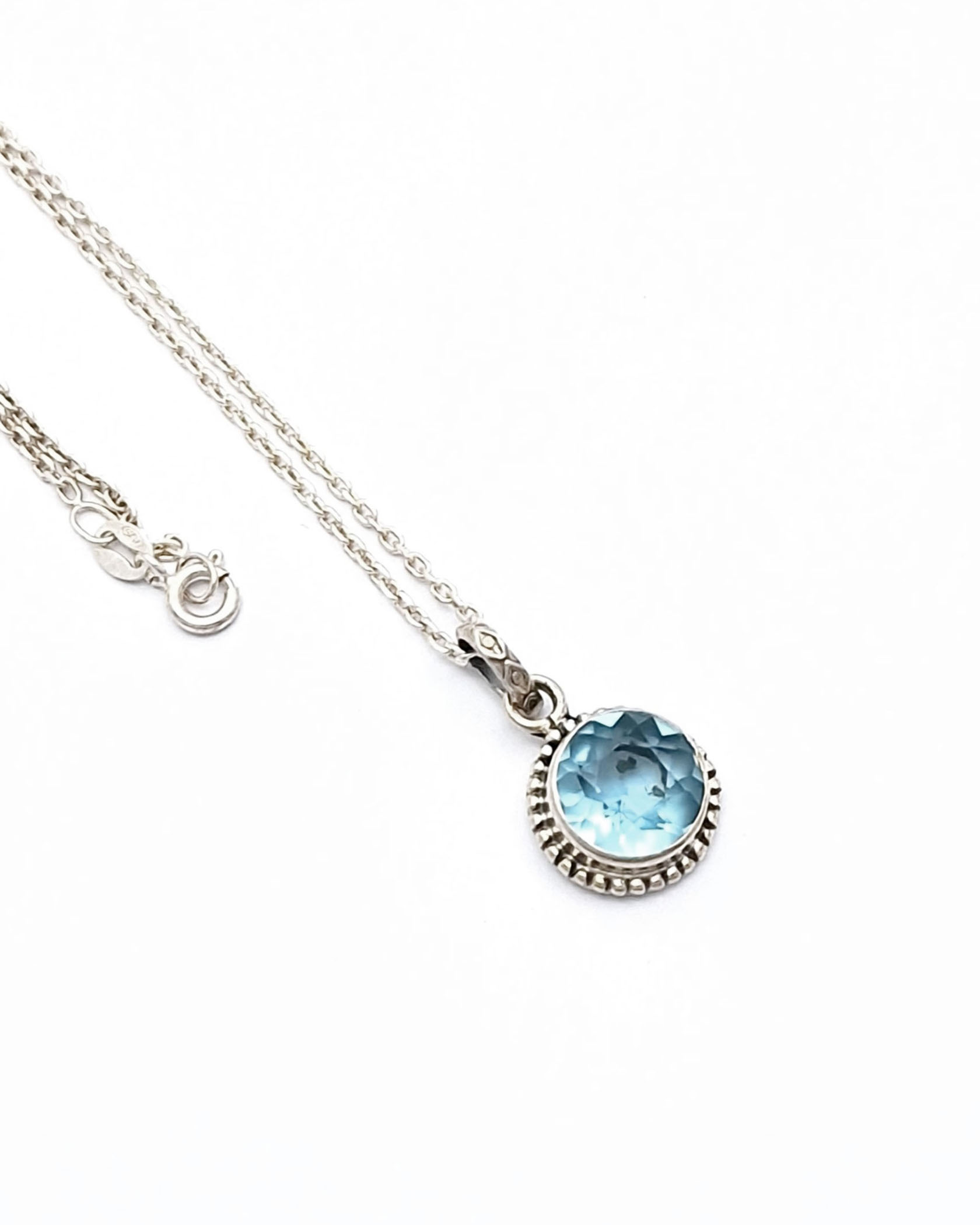 Χειροποίητο Μενταγιόν από Ασήμι 925 με Blue Topaz Χειροποίητο Μενταγιόν από Ασήμι 925 με Blue Topaz