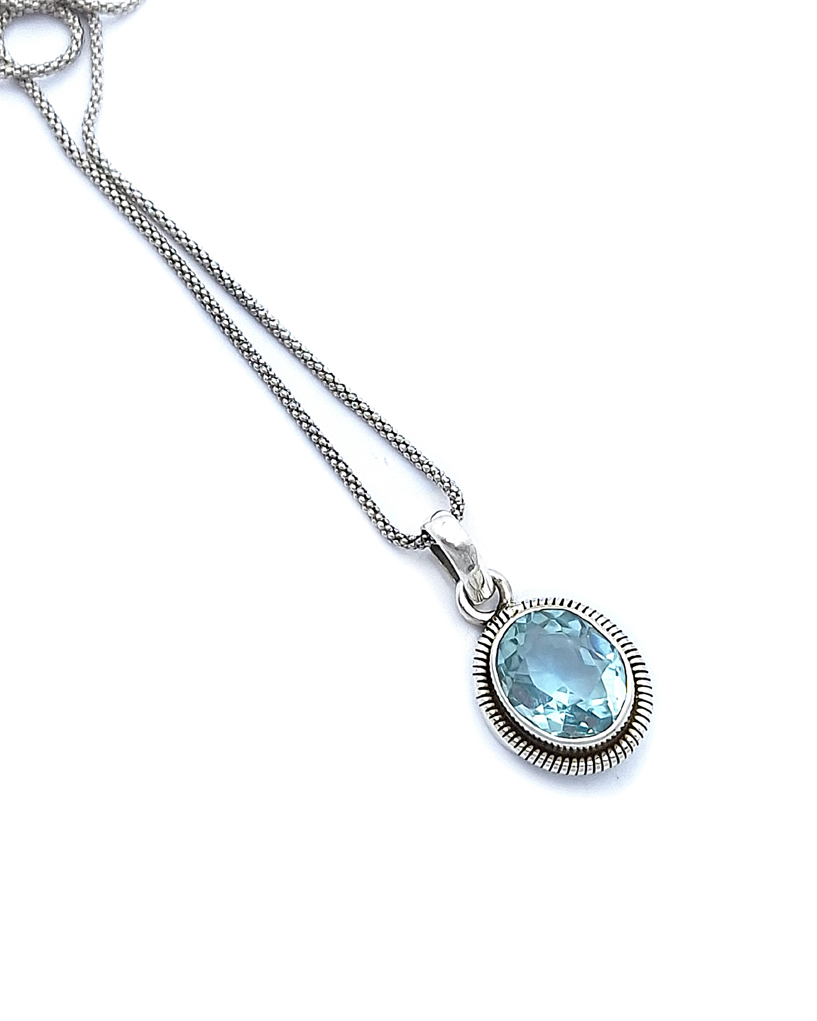 Χειροποίητο Μενταγιόν από Ασήμι 925 με Blue Topaz Χειροποίητο Μενταγιόν από Ασήμι 925 με Blue Topaz